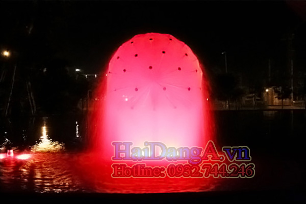 Quả cầu phun nước được chiếu sáng bằng đèn LED đổi màu tự động