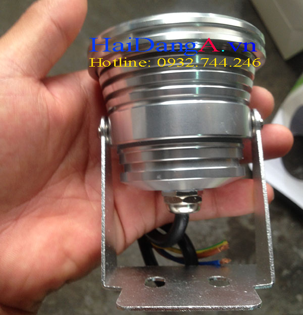 Đèn LED âm dưới nước