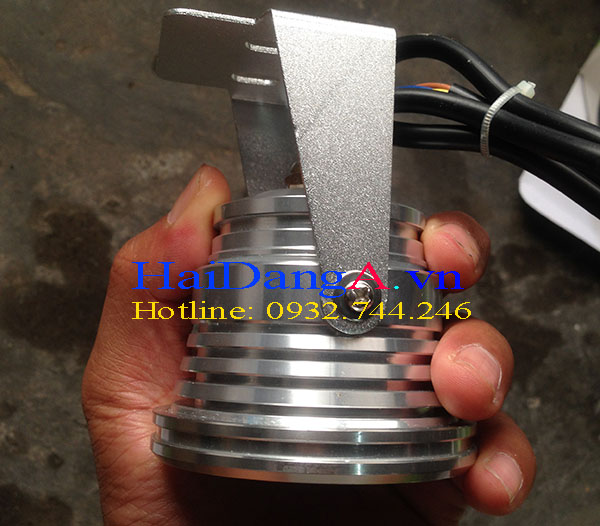 Đèn LED âm dưới nước