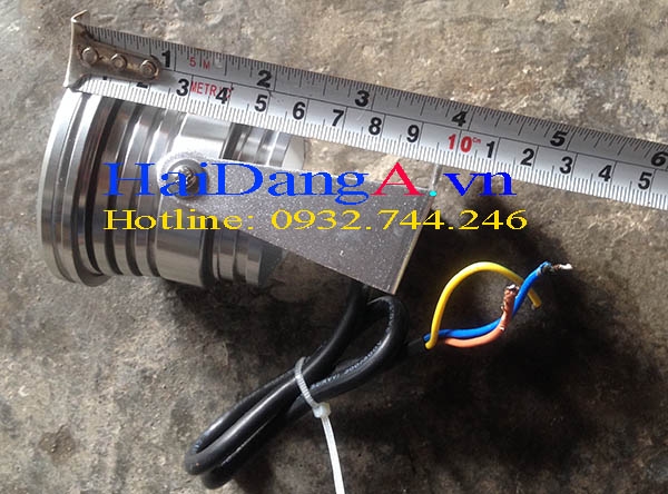 Đèn LED âm dưới nước