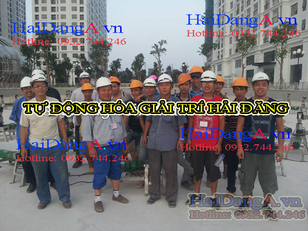 Đội ngủ công nhân viên lắp đặt hệ thống nhạc nước tại Time City Hà Nội