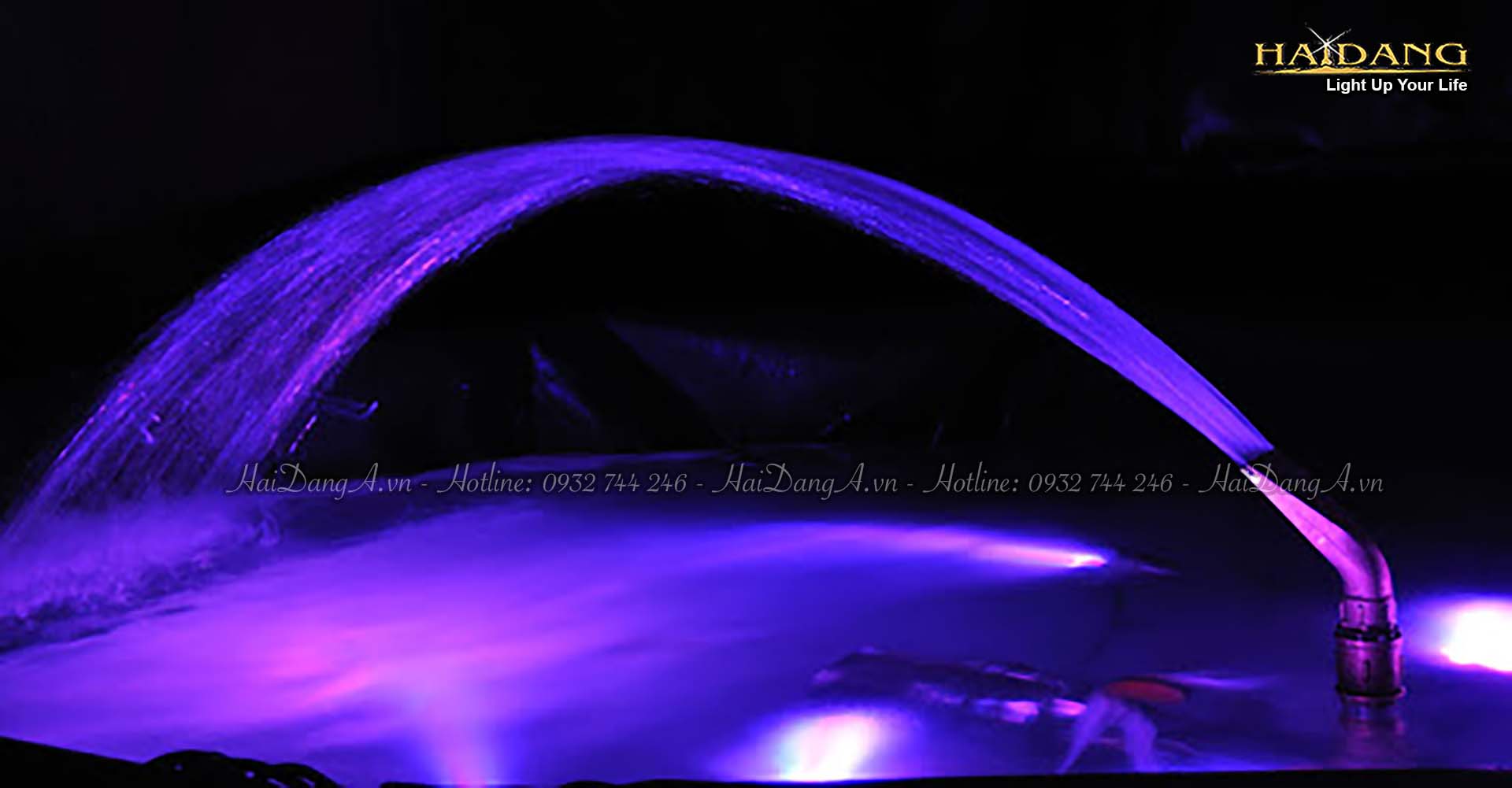 Đầu béc phun nước hình quạt với đèn LED màu tím nghệ thuật copy