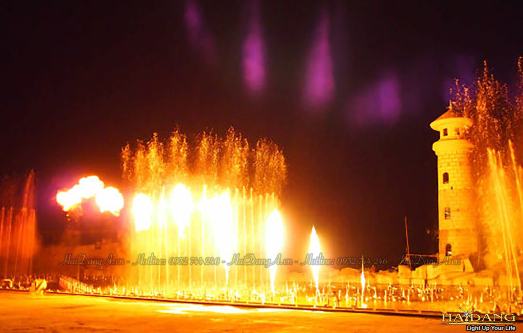 Phun lửa kết hợp phun nước trong chương trình biểu diễn