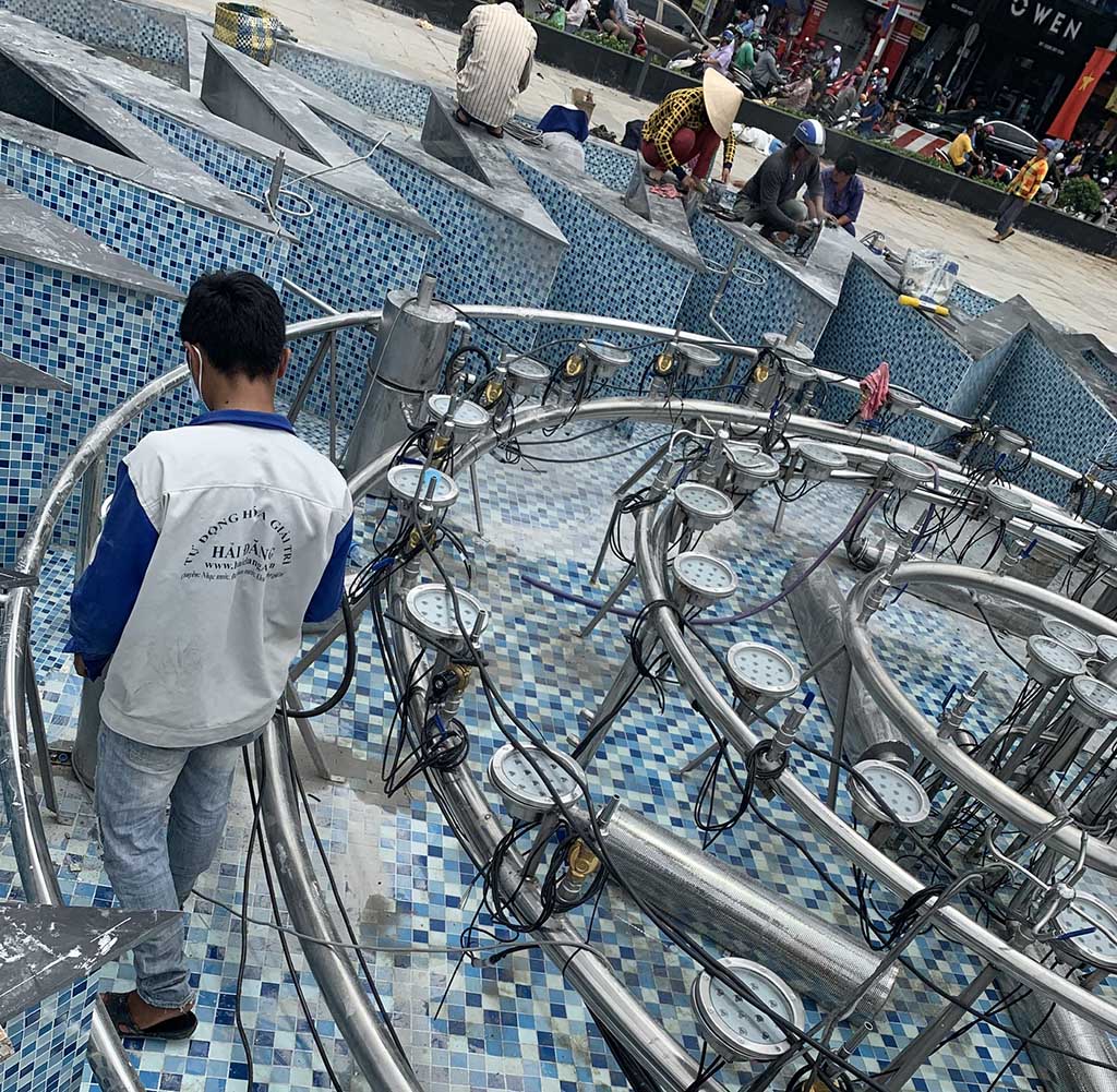 Công ty thi công đài phun nước tại TPHCM - Công ty Hải Đăng thi công nhạc nước tại Quảng trường Quận 4 TPHCM