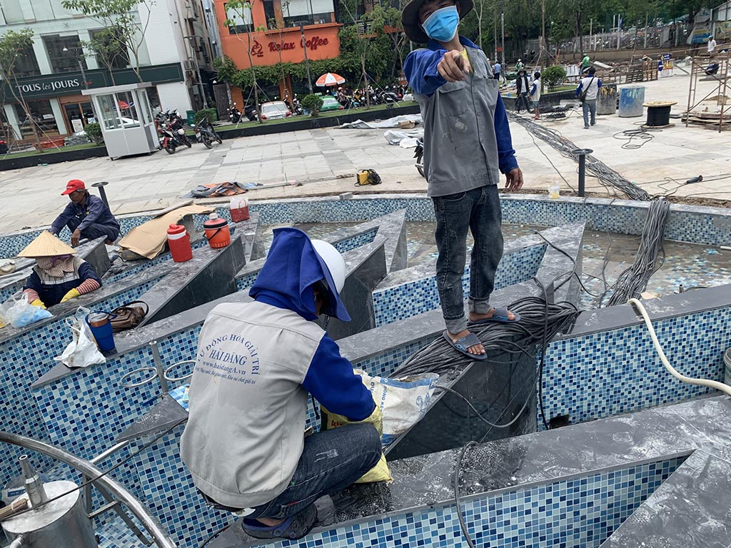 Thi công nhạc nước tại TPHCM - Kéo cáp điện thi công hệ thống nhạc nước tại Quảng Trường Quận 4 Khánh Hội TPHCM