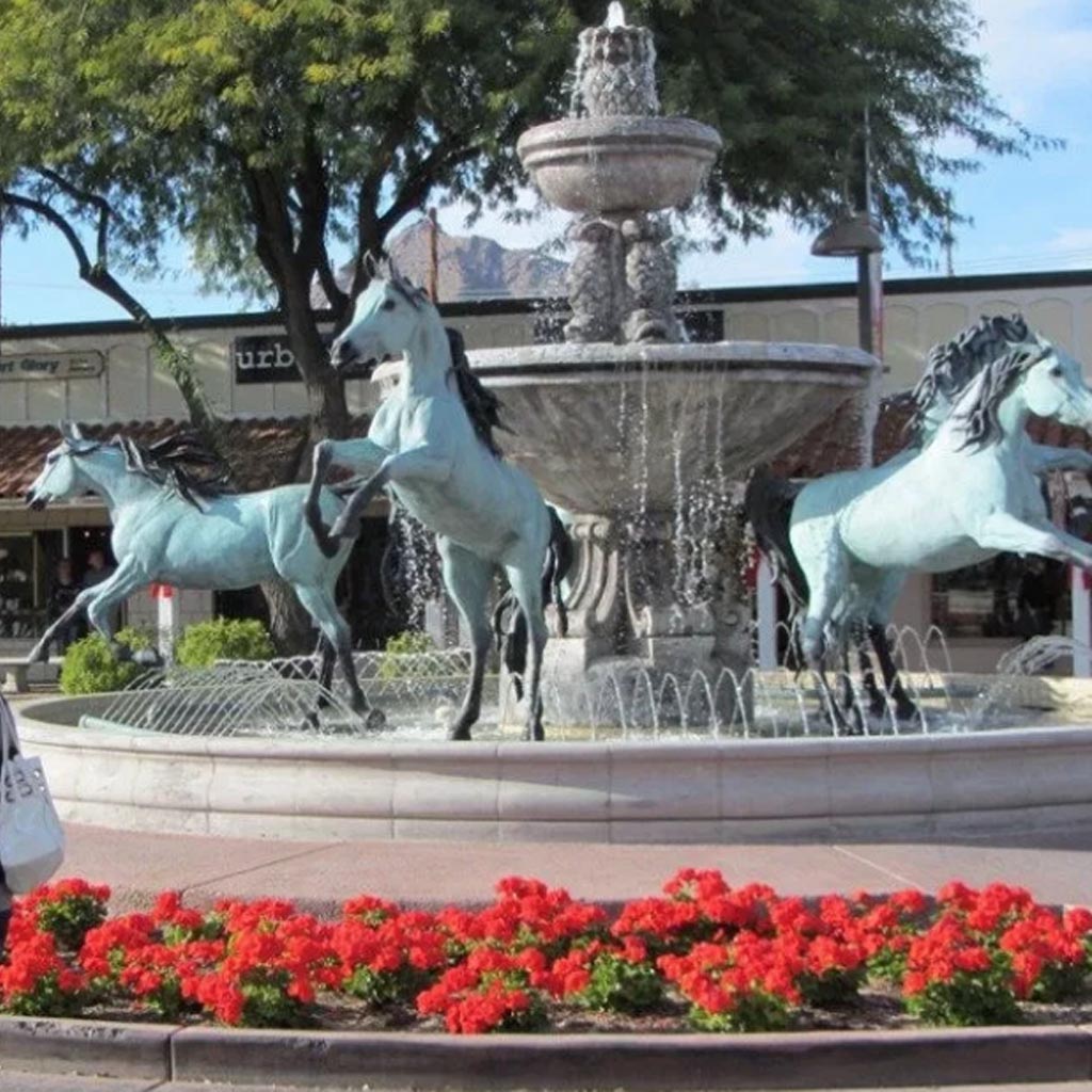 Đài phun nước nghệ thuật 3 con ngựa và tháp nước