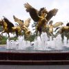 Đài phun nước ngựa có cánh bay lên trên vòi nước